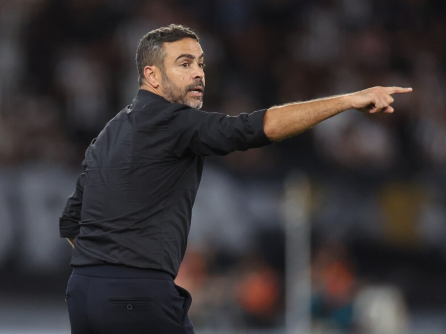 Cruzeiro avança em acerto com Artur Jorge e negocia multa com Al-Rayyan