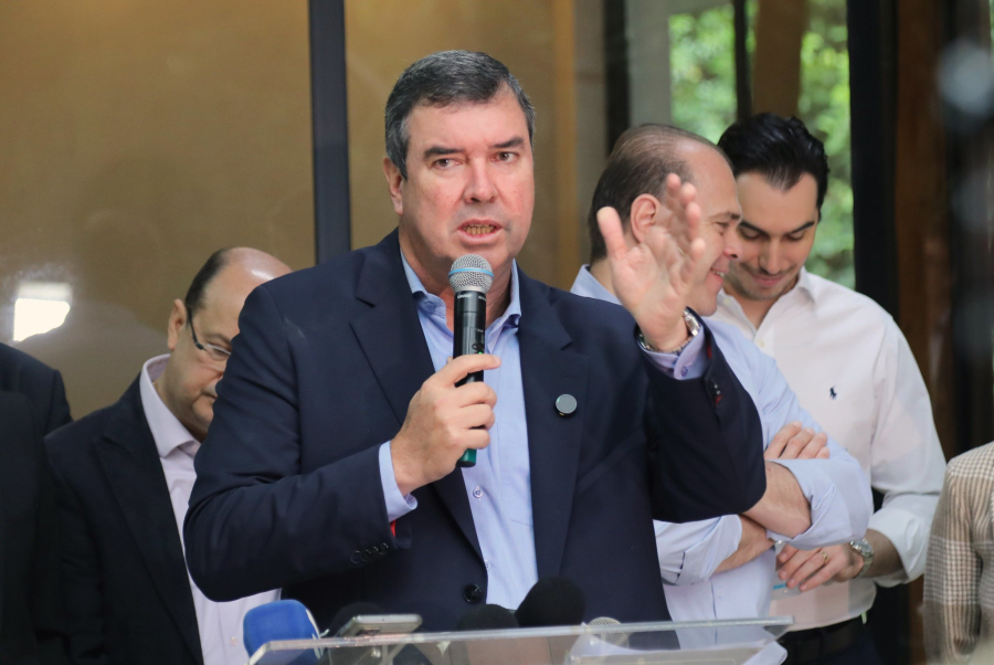 Eduardo Riedel cumpre agenda intensa no Cone Sul em dia de aniversários