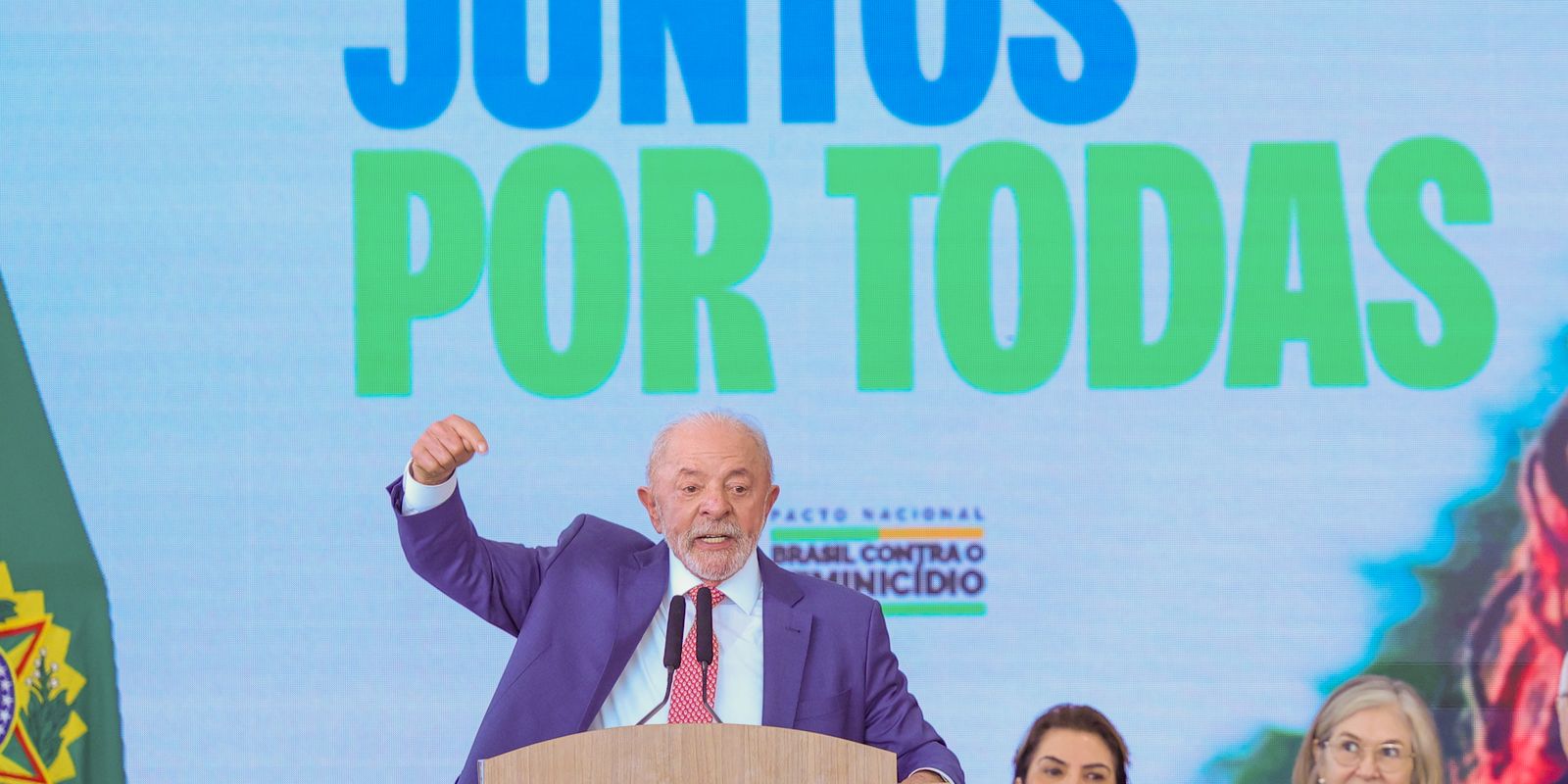 Lula assina decreto que obriga big techs a reprimir crimes virtuais