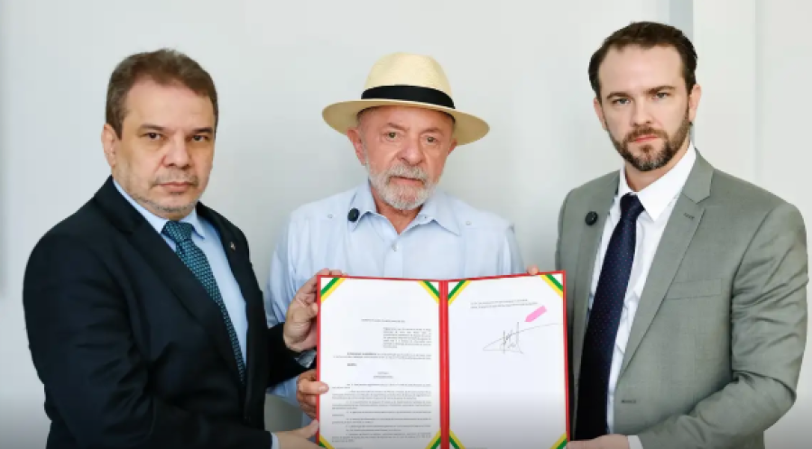 Lula assina decreto para congelar bens de plataformas de apostas ilegais